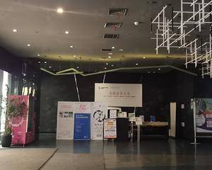 正门入口处左侧