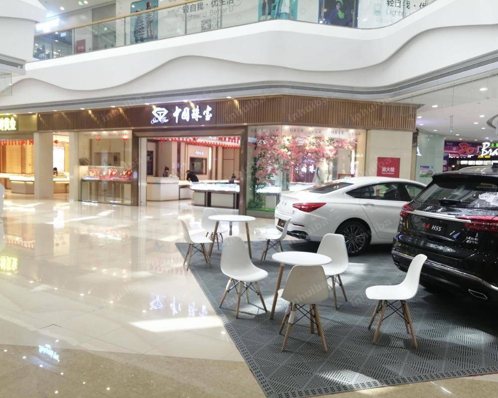 泉州禹悦汇 - 一层中国珠宝店铺前过道
