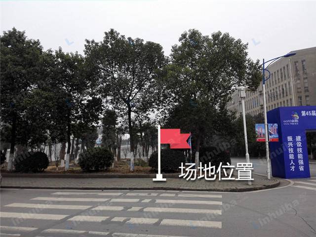 武昌职业学院 - 靠近门卫厅