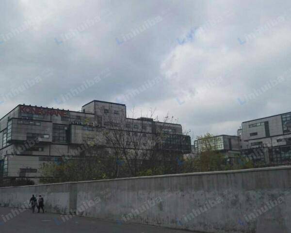 上海盛源科技园 - 园区花园；办公楼旁