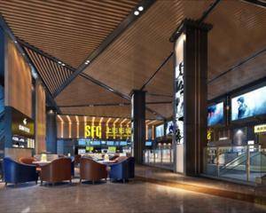 影院休息区边上，娃娃机前面