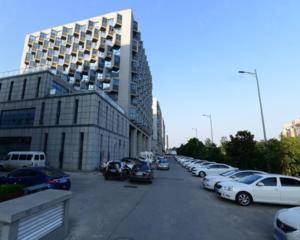 B座一楼电梯口旁