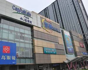 东厅儿童攀爬区前面空地