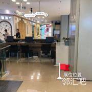 二层北庭北侧扶梯口收银台后面