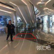一楼喜茶对面扶梯下空地