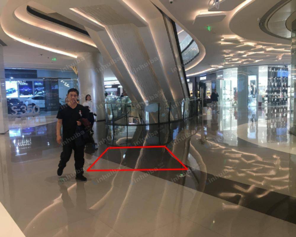 深圳星河WORLD COCOPARK - 一楼喜茶对面扶梯下空地