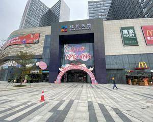 一层一号门手扶梯下方