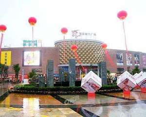 室内，正门内左侧