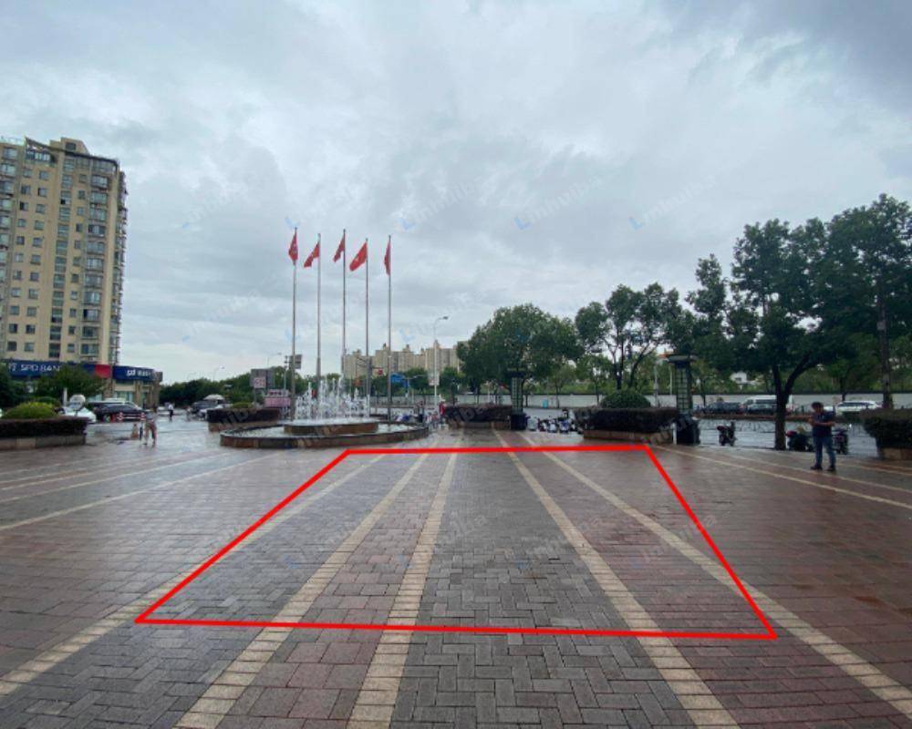 上海中房金谊广场 - 正门外广场