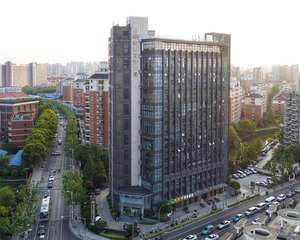 一楼大厅右侧空地