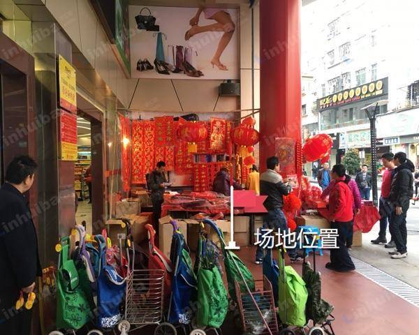 深圳红日子购物广场 - 大门出入口一侧左右两边都可以