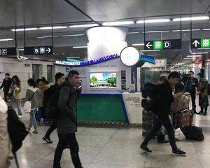 杭州地铁-火车东站-C出入口处