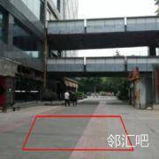 连廊通道上