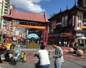 小上海海步行街入口处