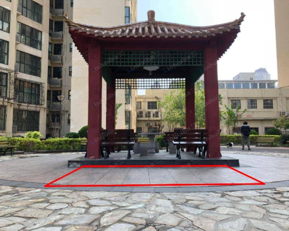 天津富裕广场 - 休息亭旁边空地