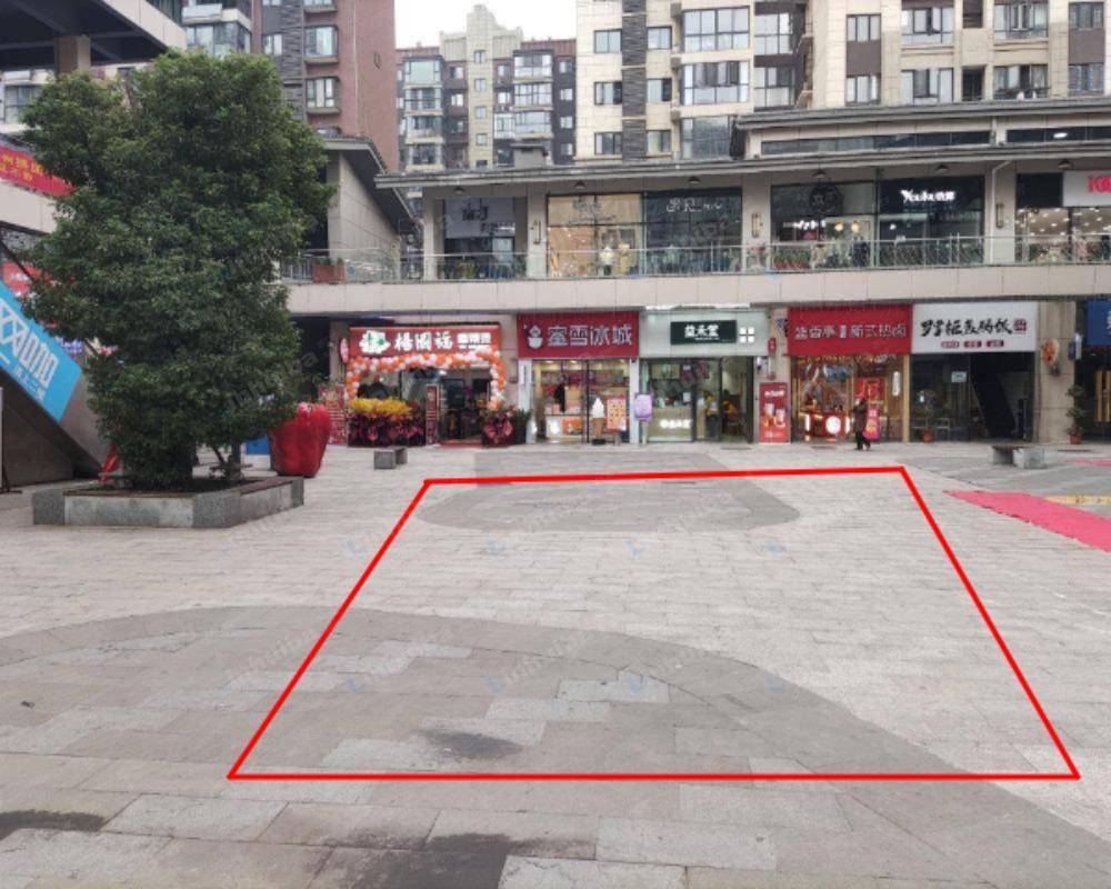 长沙新华联梦想城 - 中心广场扶梯旁