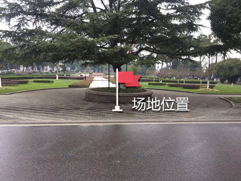 中国地质大学东校区 - 中国地质大学东校区进门丁字路口处