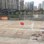 西北湖公园大门入口湖边小广场