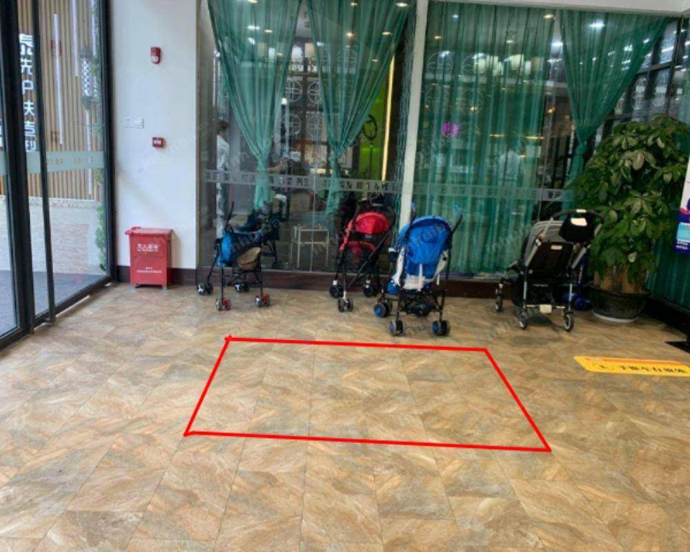 深圳七巧国儿童中心景田店 - 正门内空地