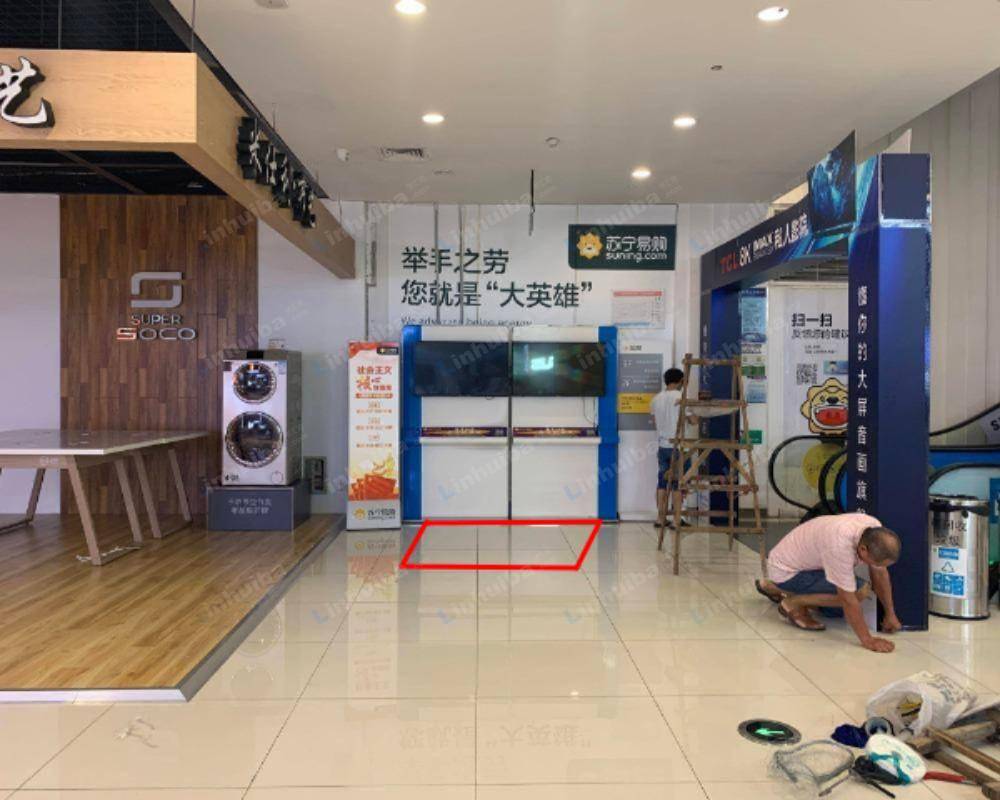 杭州苏宁生活广场 - 一楼扶梯口旁