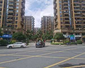 门口商铺大药房前面