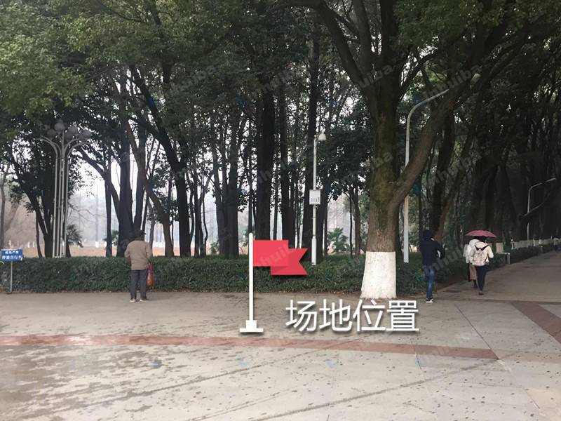 华中科技大学 - 华中科技大学校门口左边空地
