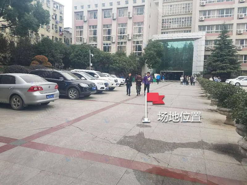 湖北商贸学院 - 鸿博楼前方