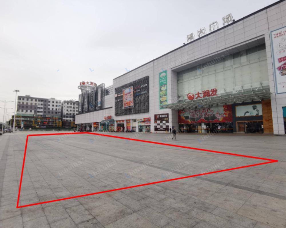 佛山鸿大广场 - 一楼正门外广场