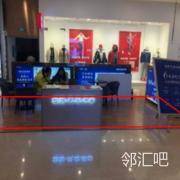 一层优衣库连廊