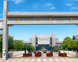 学生食堂前帐篷处