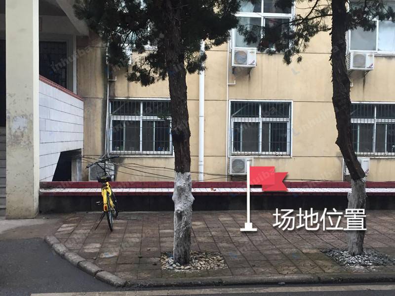 中国地质大学西校区 - 中国地质大学西校区学生宿舍楼门口（男女生宿舍楼中间）