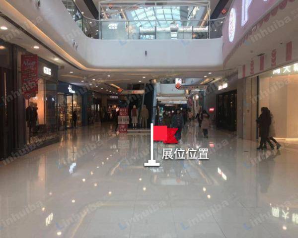 大连开发区万达广场 - 一层中部扶梯口