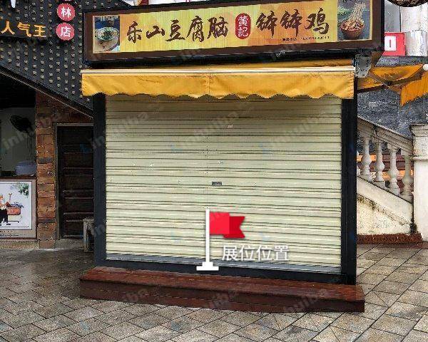 玉林生活广场 - 正大门右边