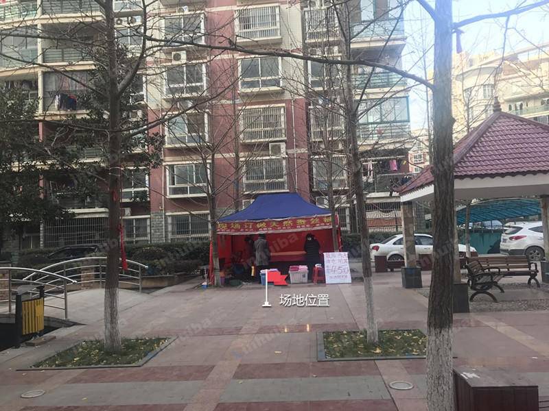 光谷陆景苑 - 中央花园前帐篷处
