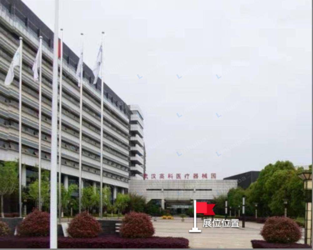 武汉高科医疗器械园 - 园区内广场
