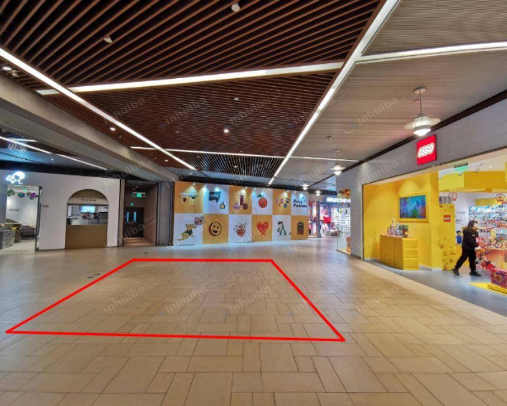 上海浦东嘉里城 - 喜茶门口