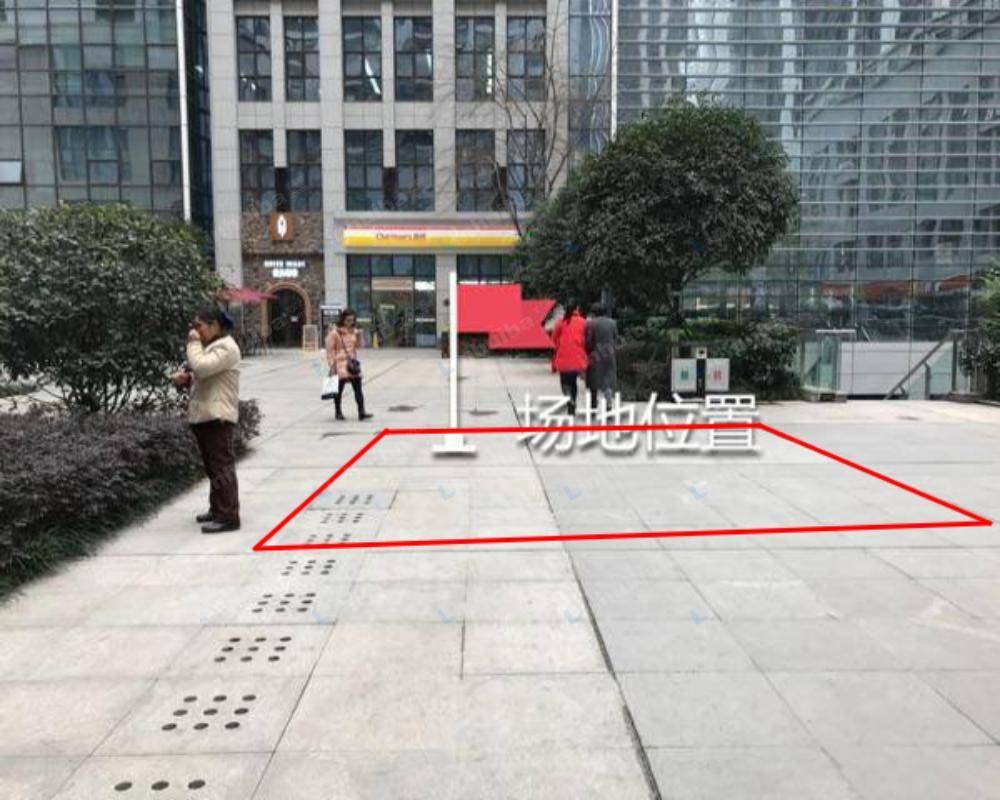 成都中航国际交流中心 - 一楼全时便利店门口