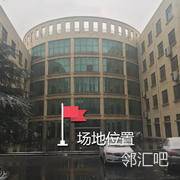 武汉纺织大学校图书馆旁边广场