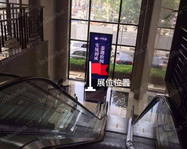 亚太国际金融中心 - 正门进去扶梯下边