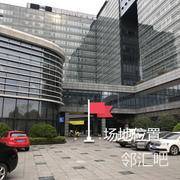 大门入口旁边