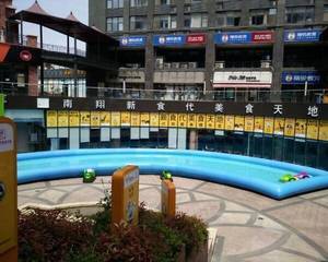 餐厅门口内空地