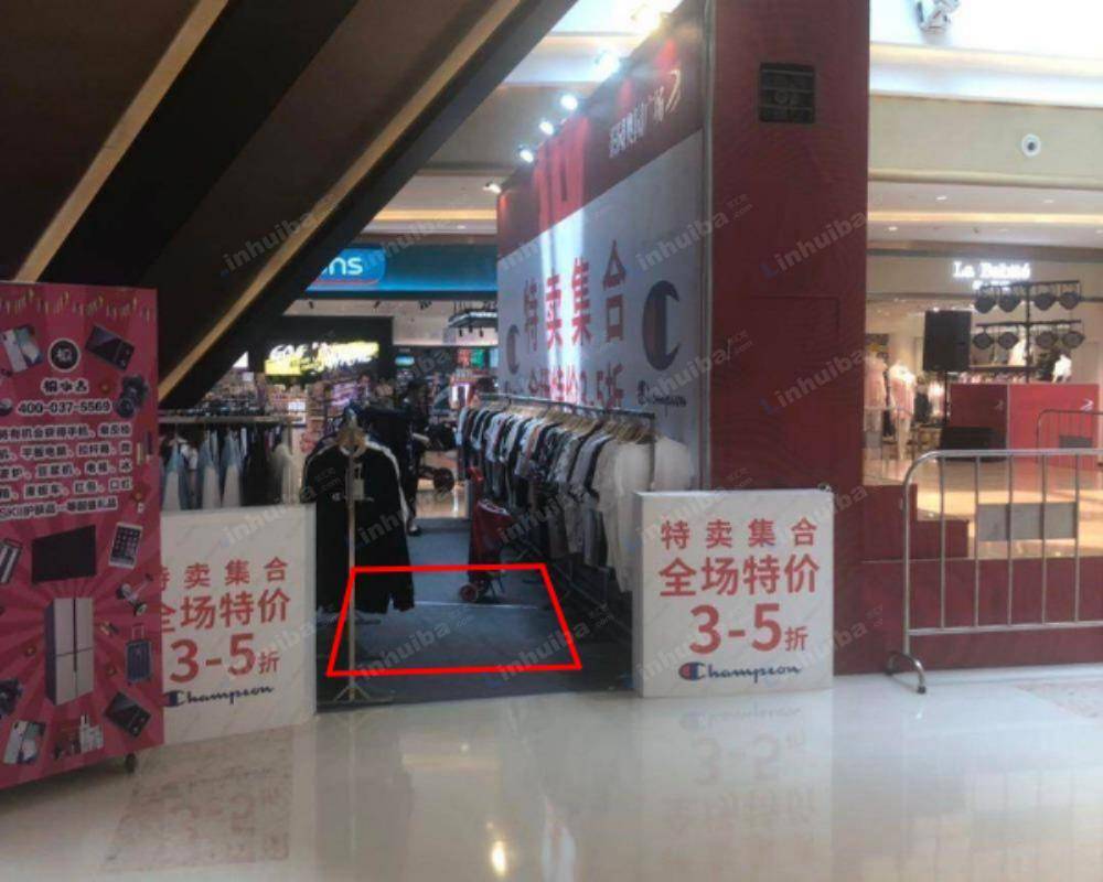 重庆茶园奥园广场 - 一层中庭扶梯口位置