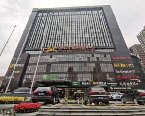 北京望京华彩商业中心 - 家乐福上行扶梯口旁