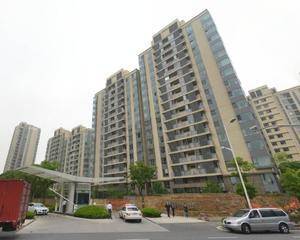 大门进去会所门口