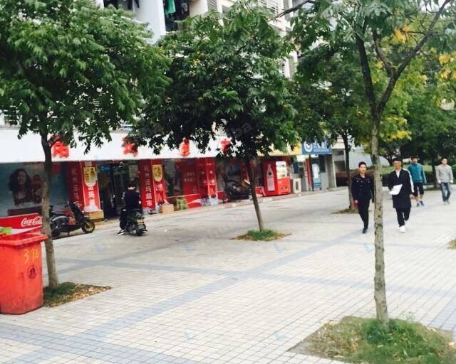 杭州浙江工商大学金沙港校区 - 浙江工商大学金沙港校区的广场
