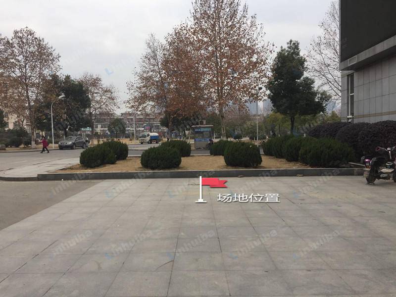 武汉理工大学 - 食堂左侧