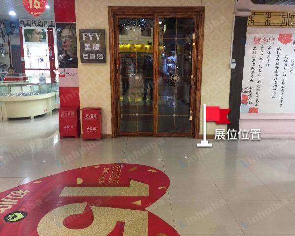 大连大商新玛特 - 餐饮区对面门前