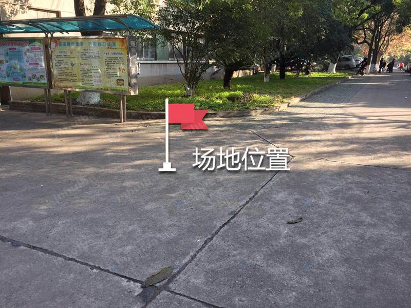 武汉工程大学 - 武汉工程大学医务室旁拐角处