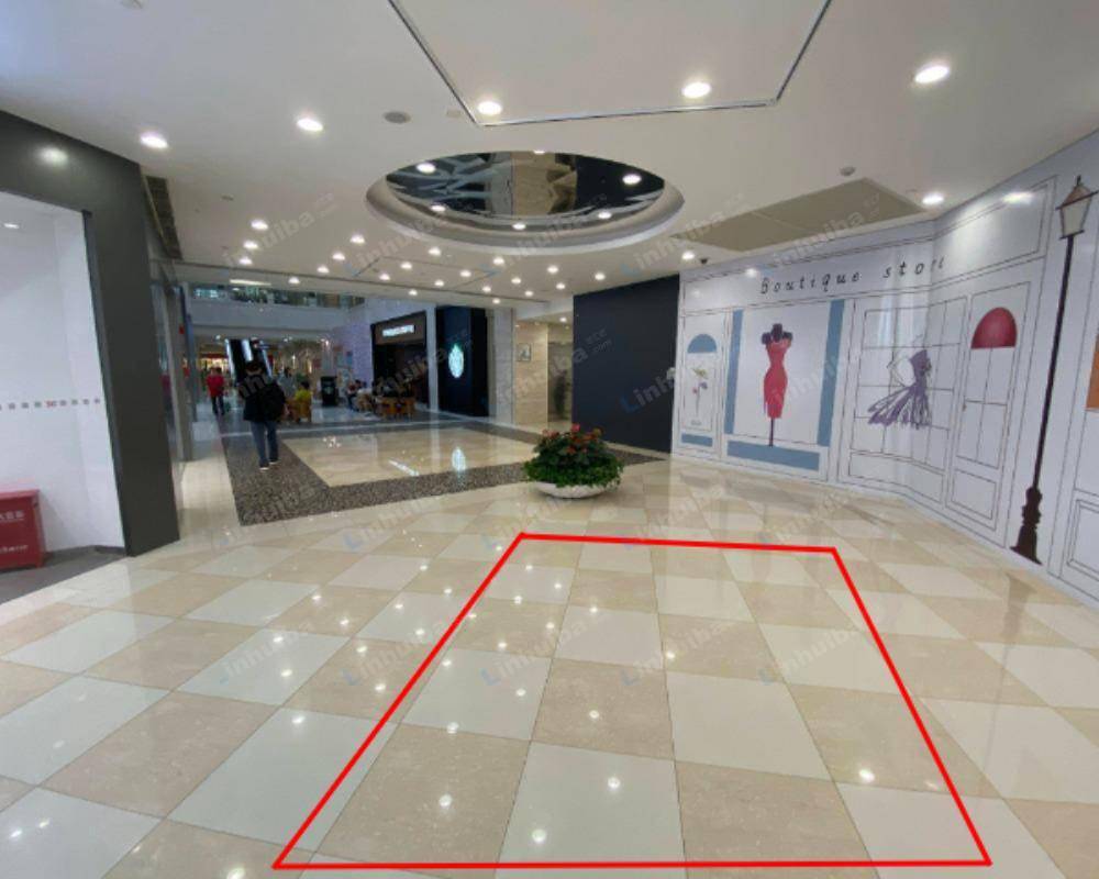 上海大华光启城时尚购物中心 - 一楼华为门口过道