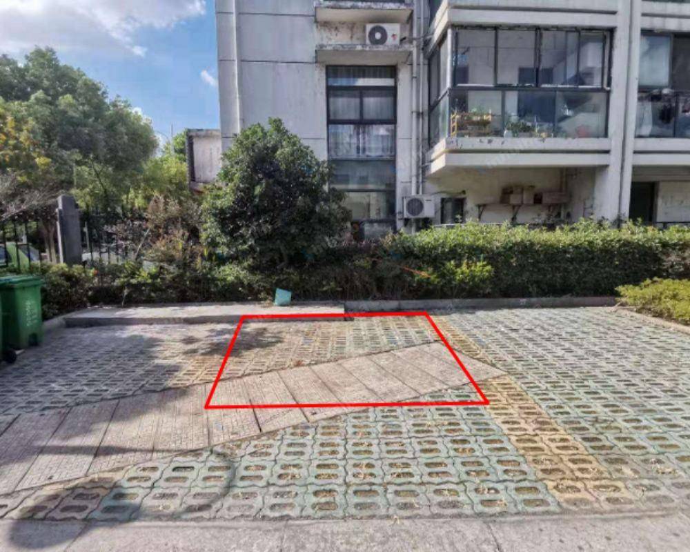 苏州简之韵花园 - 西门进门左手边空地